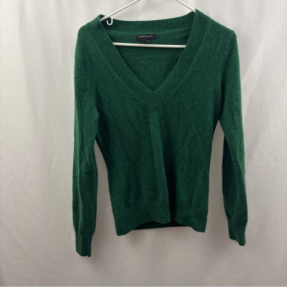 Banana Republic Sweaters - Banana Republic 100% Cashmere Women’s Med V Neck Long Sleeve Sweater Top Green